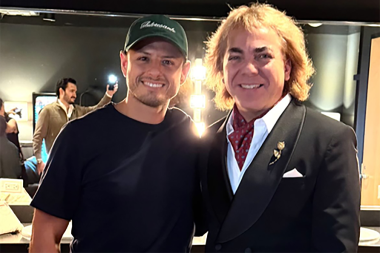 Cristian Castro y Chicharito Hernández.